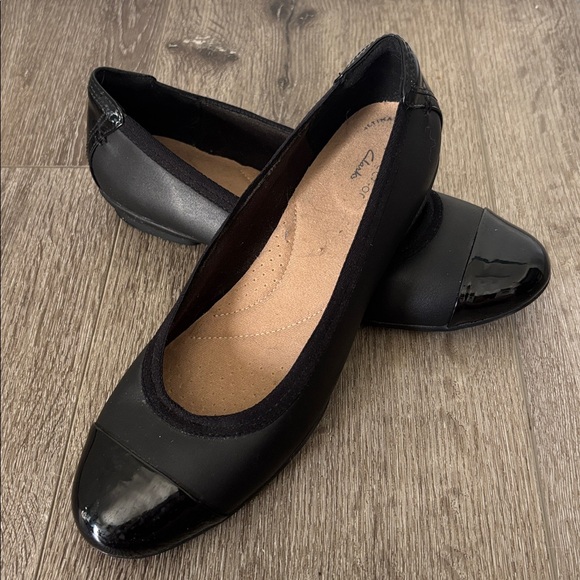 Clarks Sara Orchid Black Leather Ballet Flats - Picture 5 of 9